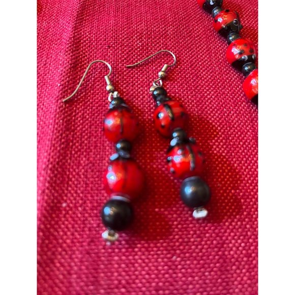 Vintage glasswork beaded handmade ladybug necklace with matching earrings set - Picture 9 of 9